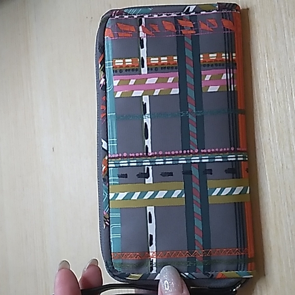 7.5 x 4 inches Vera Bradley RFID Wallet Midtown Wristlet City Plaid - Picture 8 of 8